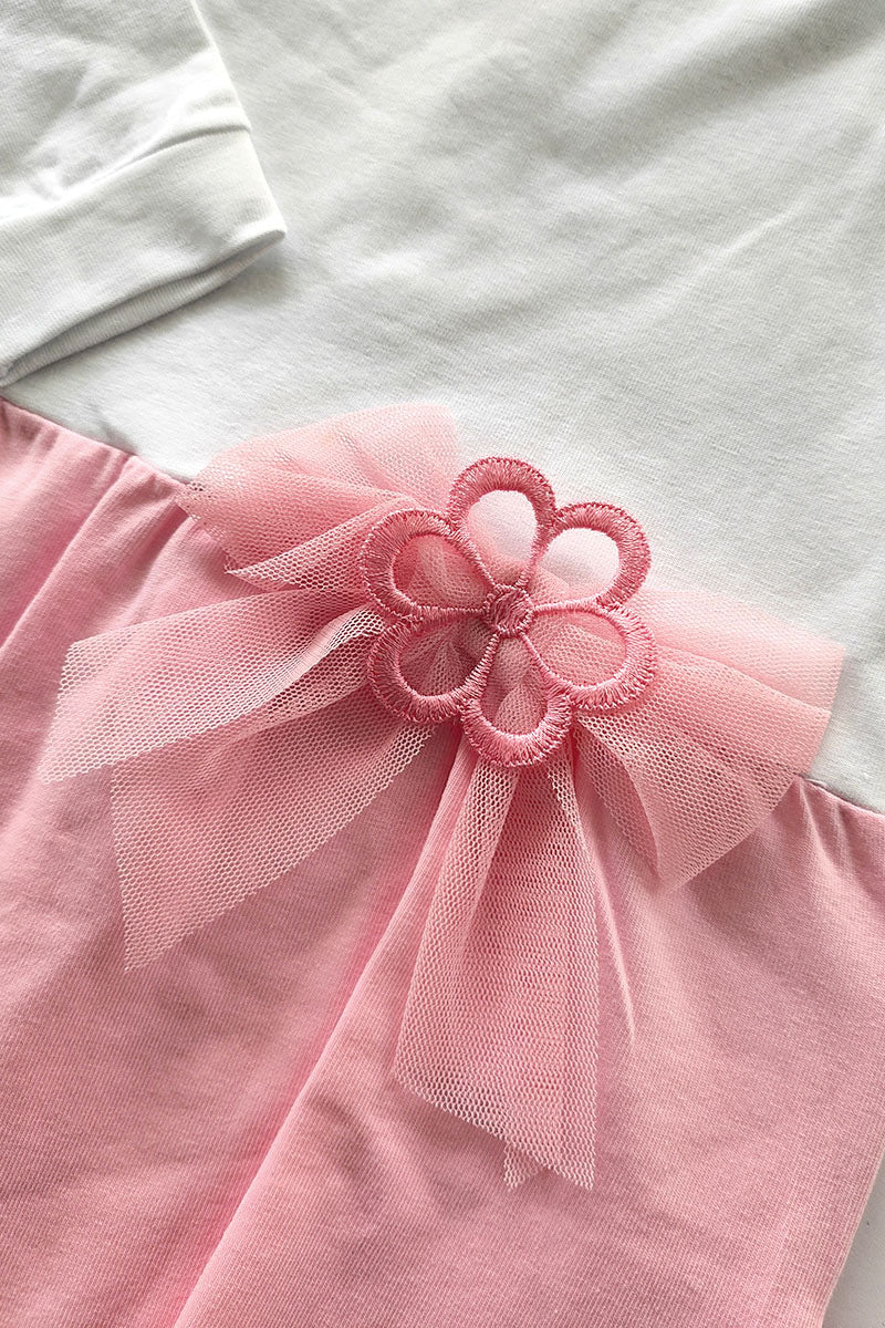 Tutina in cotone elasticizzato con applicazione fiore e fiocco