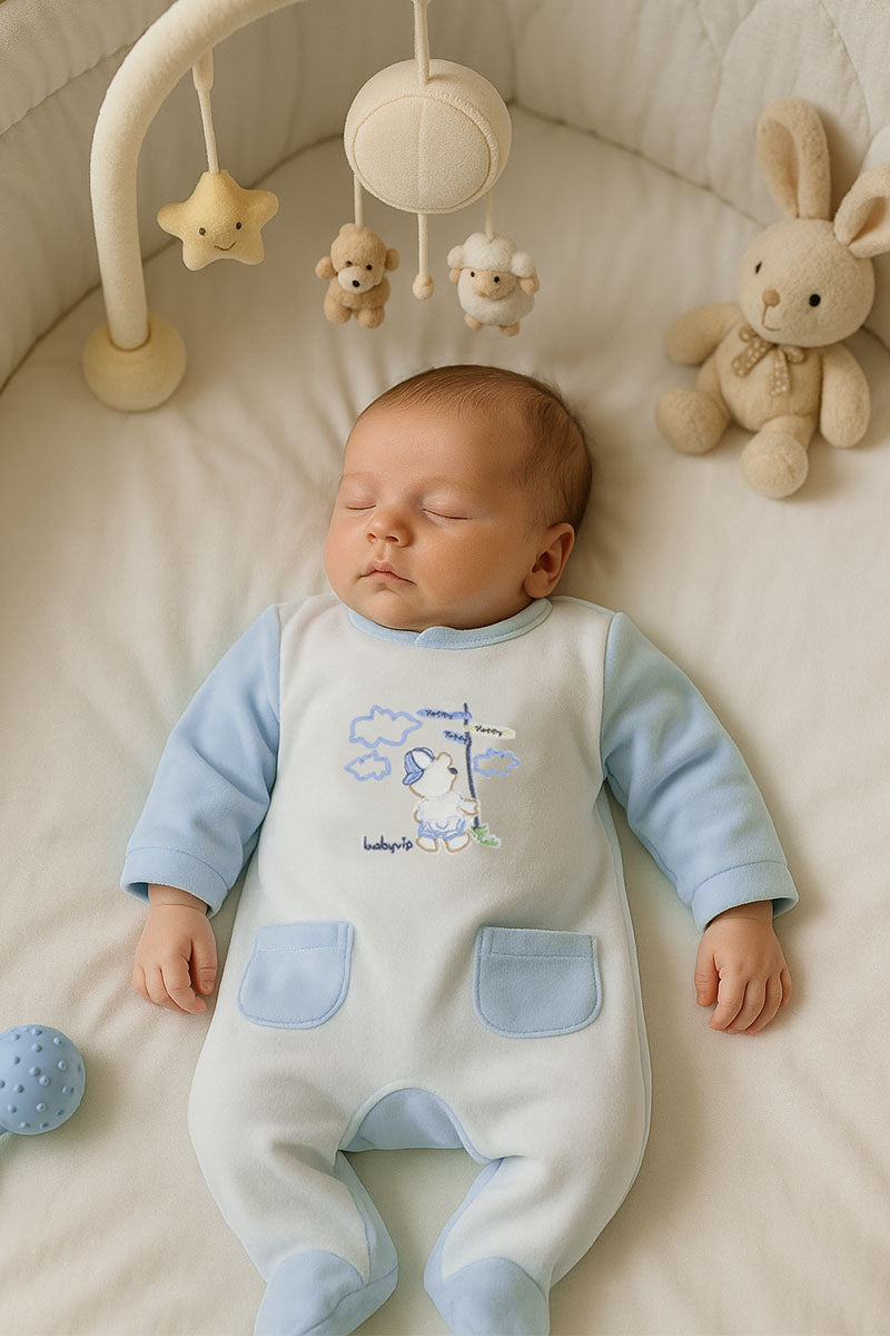 Tutina in ciniglia con ricamo orsetto e scritta babyvip