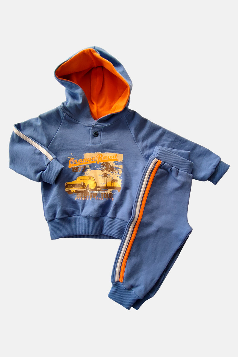 Completo 2 pezzi in felpina con cappuccio e  stampa + pantalone con fasce laterali in contrasto