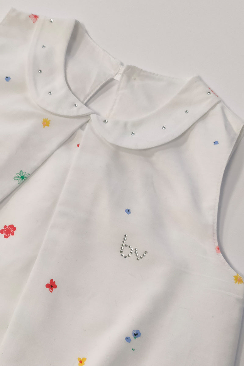 Vestitino smanicato in tela con fantasia floreale con strass sul colletto