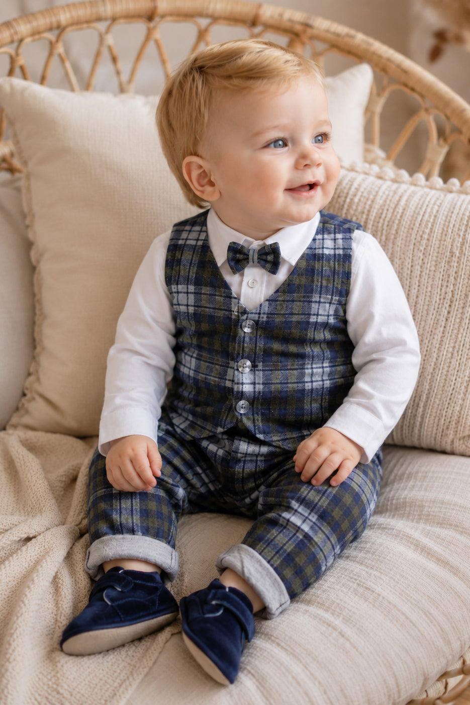 Completo: camicia manica lunga in cotone con gilet e papillon + pantalone in flanella scozzese