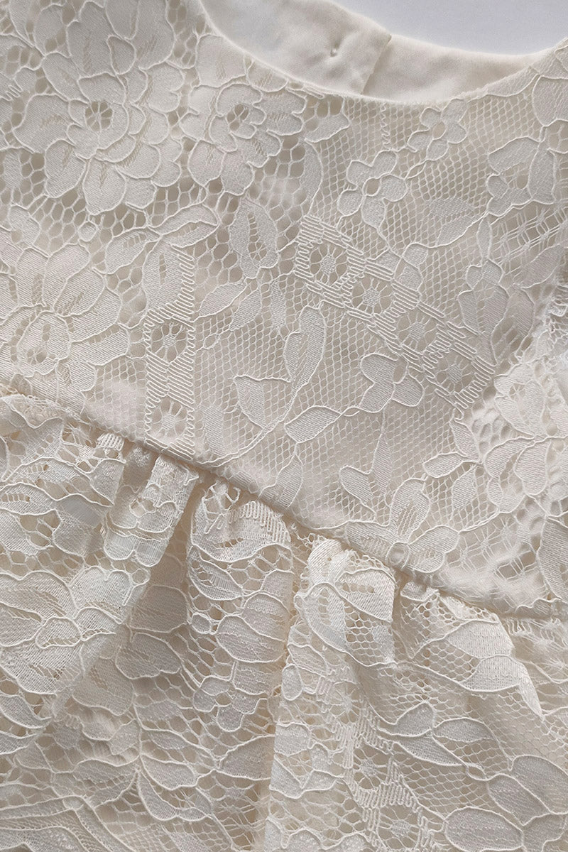 Vestitino in tela di cotone con inserto e balza in pizzo macramè, tulle sovrapposto + mutandina abbinata