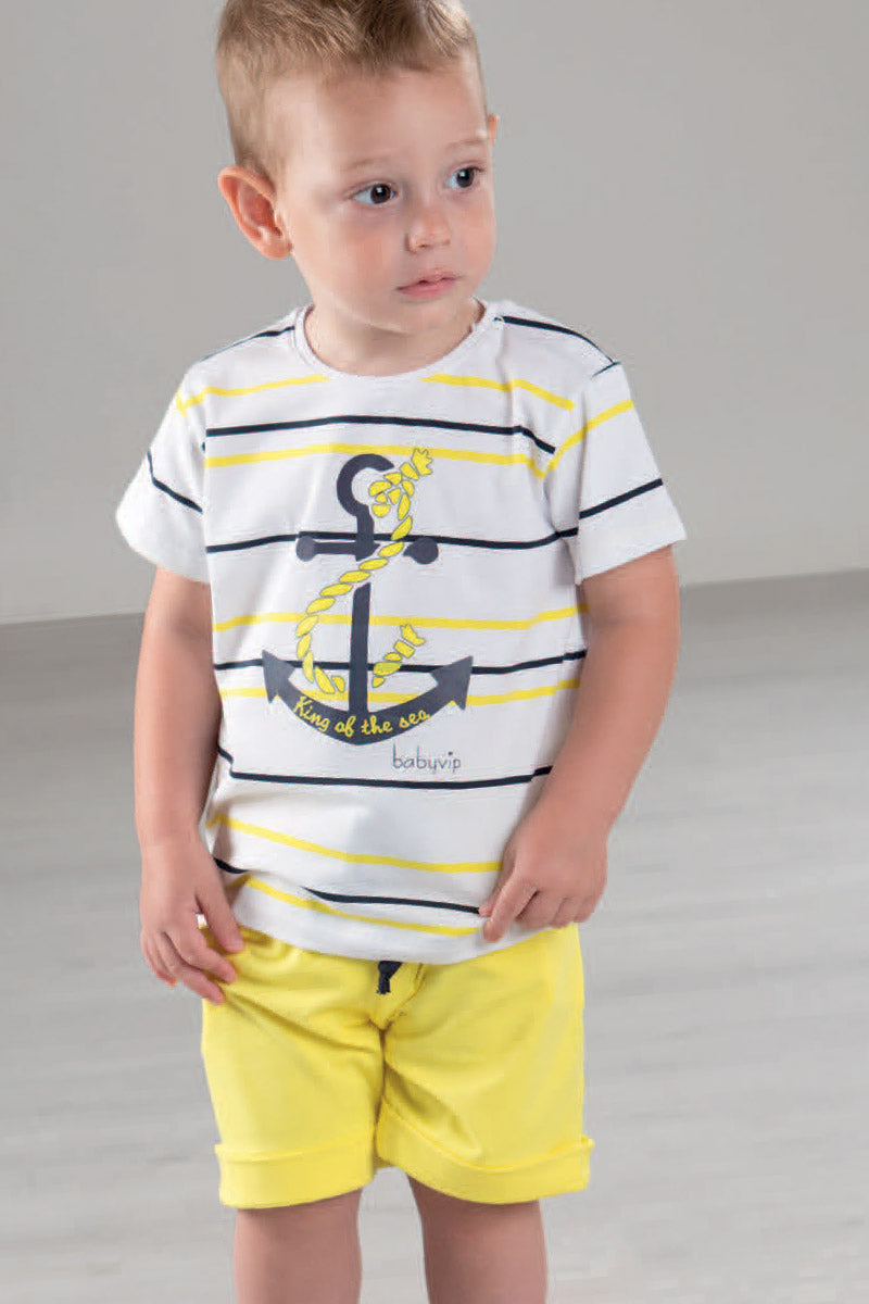 Completo in cotone elasticizzato rigato con stampa e pantaloncino in contrasto con tasche, coulisse e risvolti