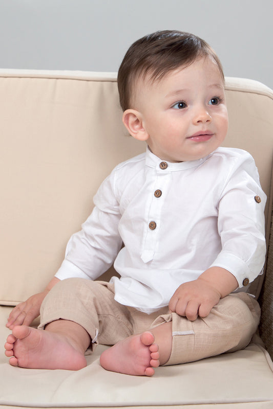 Completo 2 pezzi: Camicia in tela di cotone con collo coreana, fenda e bottoncini in contrasto + pantalone modello morbido con coulisse e tasche