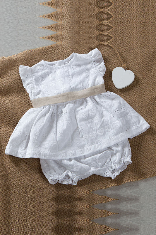 Completo 2 pezzi corto in pizzo sangallo con alette e cintura in tessuto effetto lino annodata sul retro con fiocco