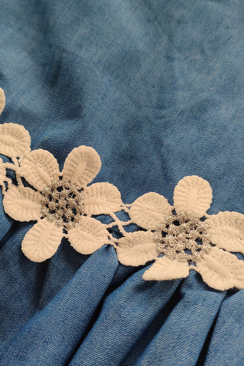 Vestitino in tela di jeans con balze ed applicazioni