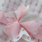 Pagliaccetto in tela di cotone rivestito in organza quadrettata con nastro in gros grain e rosa applicata