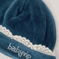 Cappellino in ciniglia con merletto e strass