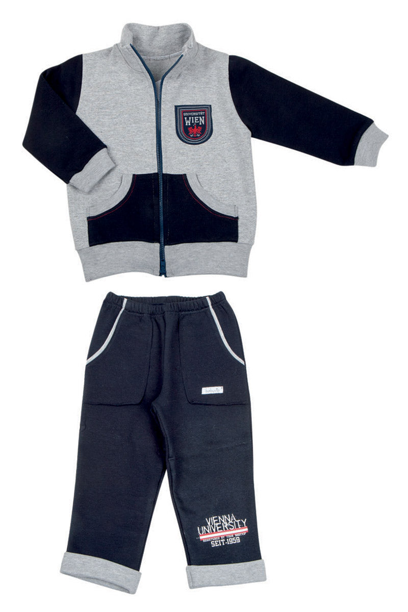 Completo in felpa garzata elasticizzata con scudetto e stampa sul pantalone