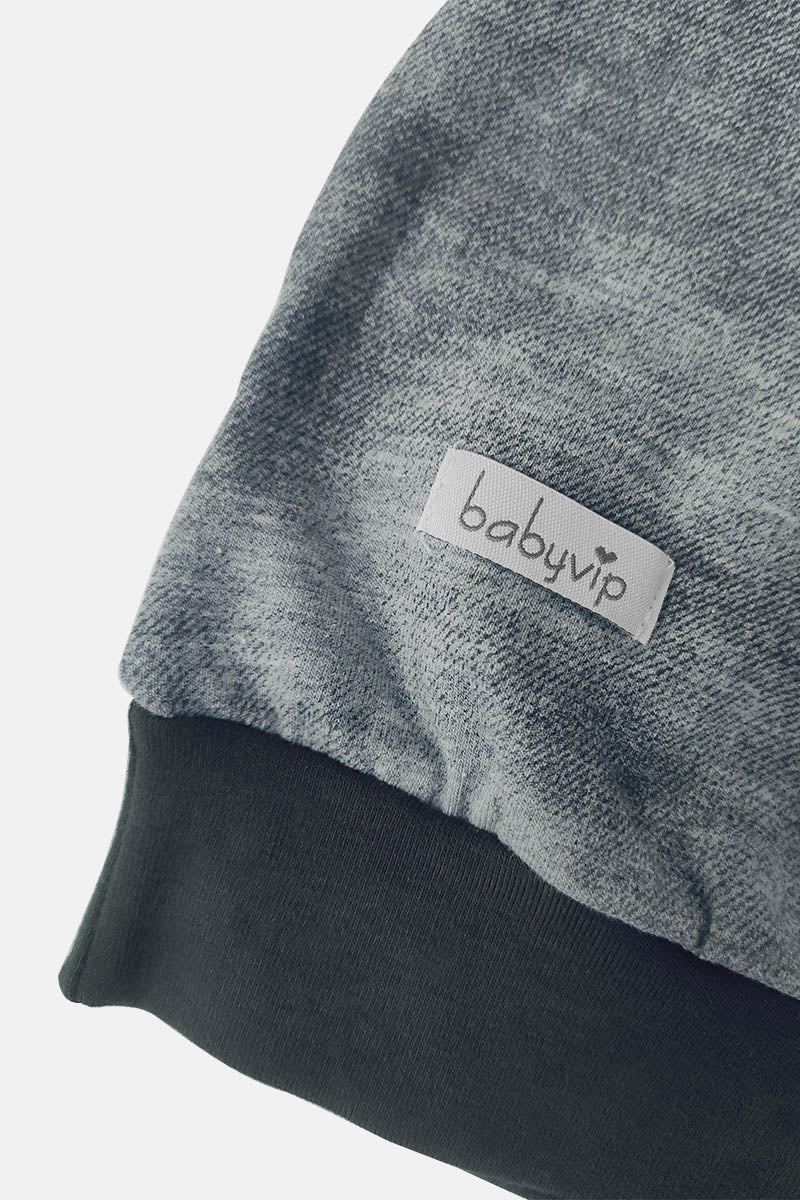 Cappellino con sciarpa coordinata in cotone elasticizzato con etichette Babyvip