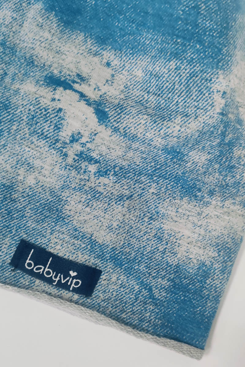Cappellino e sciarpa in cotone elasticizzato con etichetta Babyvip