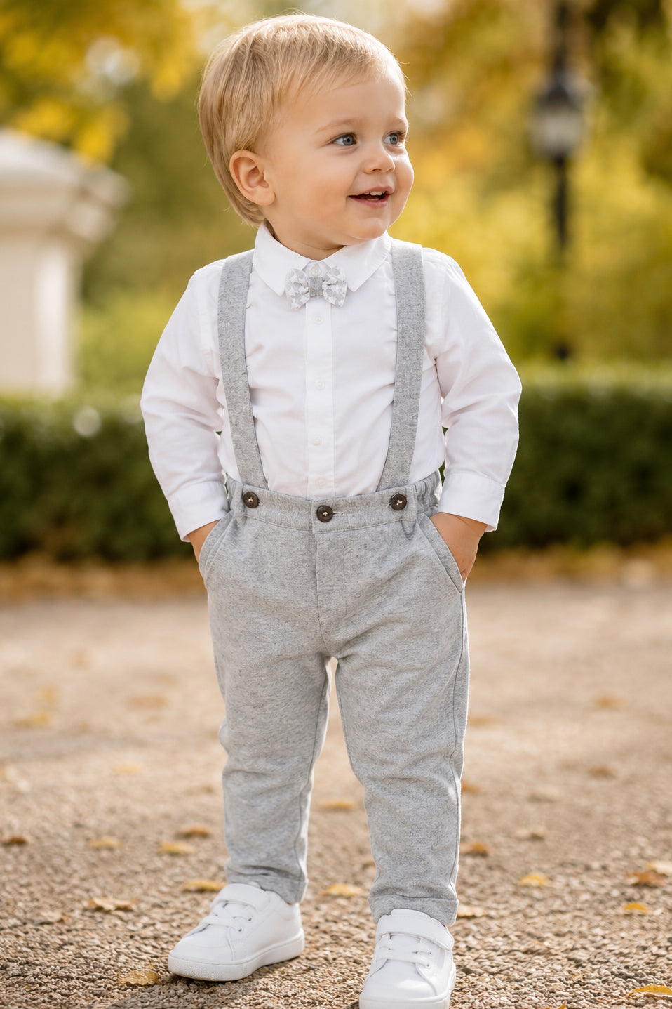 Completo: camicia a body con papillon + pantalone con bretelle in felpa garzata