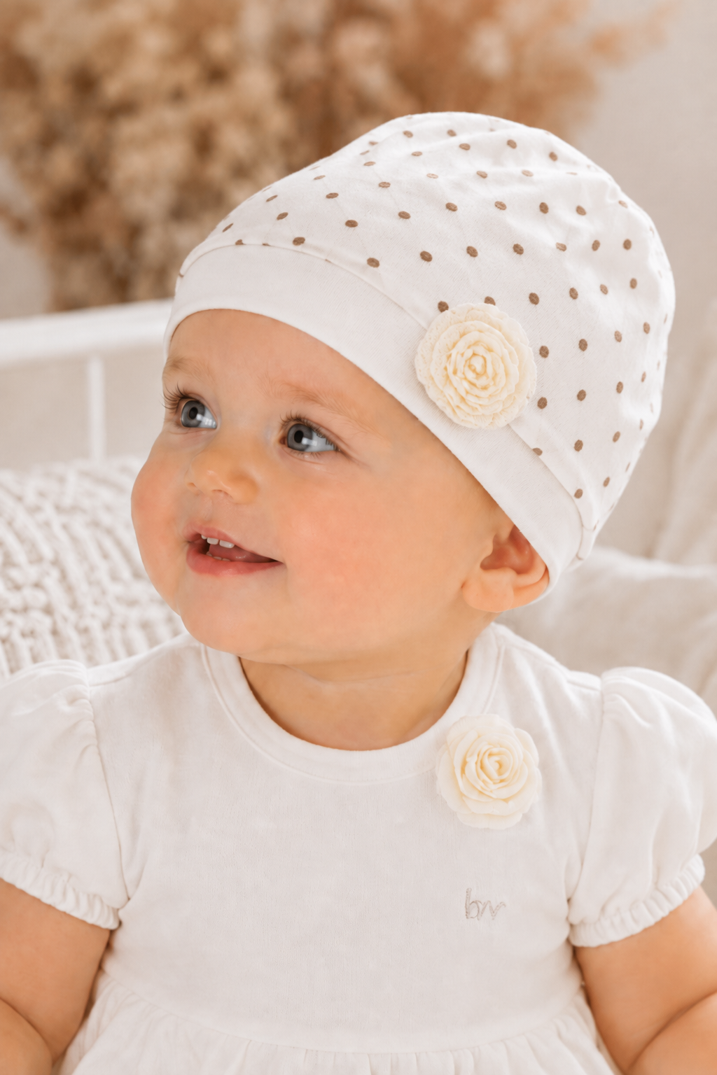 Cappellino in ciniglia a pois con applicazione