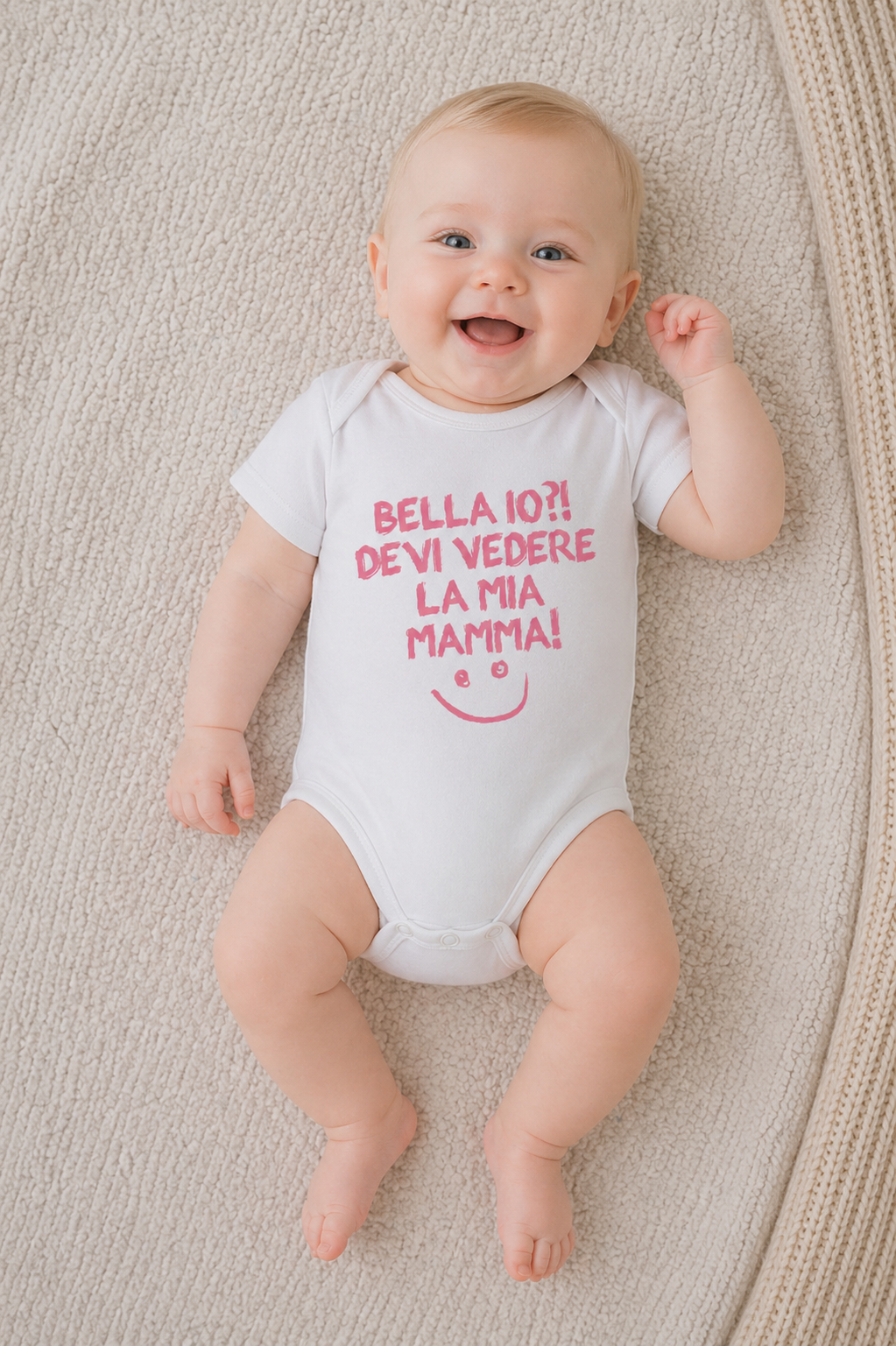 Body mezza manica in cotone con stampa "Bella io?! Devi vedere la mia mamma!"