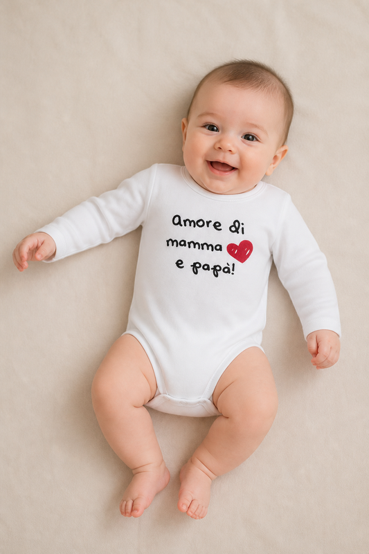 Body manica lunga con stampa "Amore di mamma e papà"