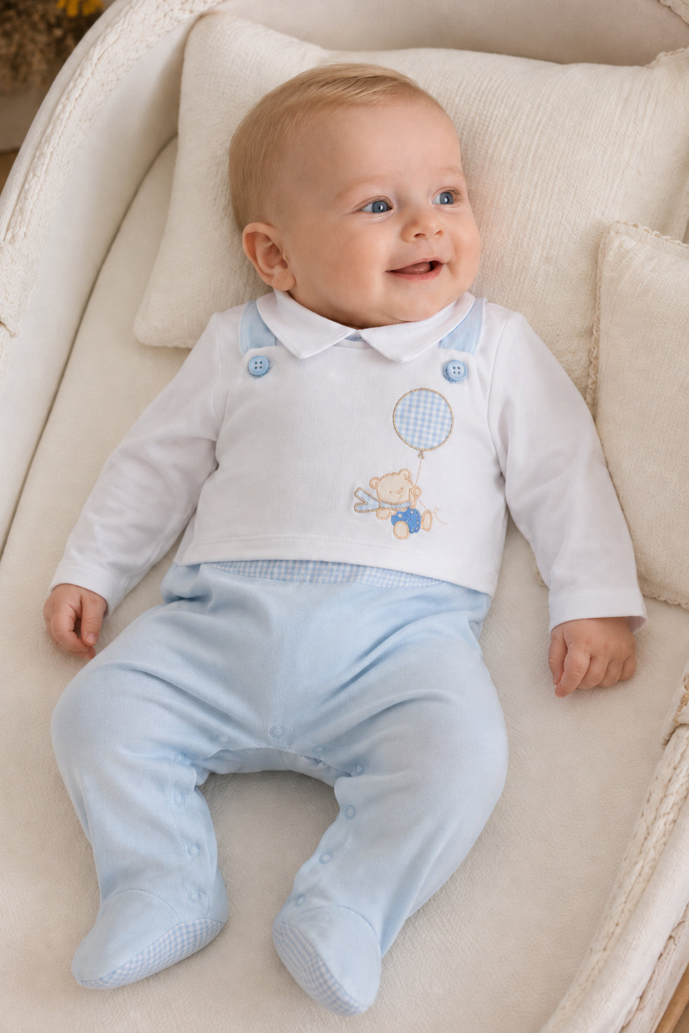 Salopette in ciniglia con ricamo ed inserti in pied de poule + body in caldo cotone