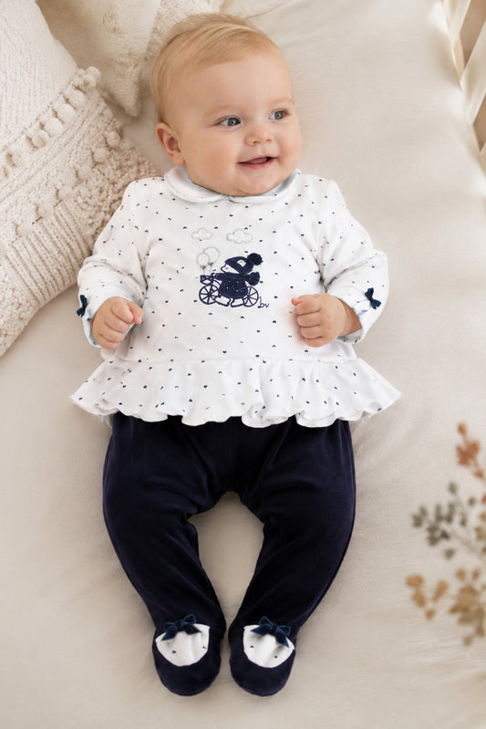 Completo 2 pezzi in ciniglia con stampa cuoricini, ricamo e balza