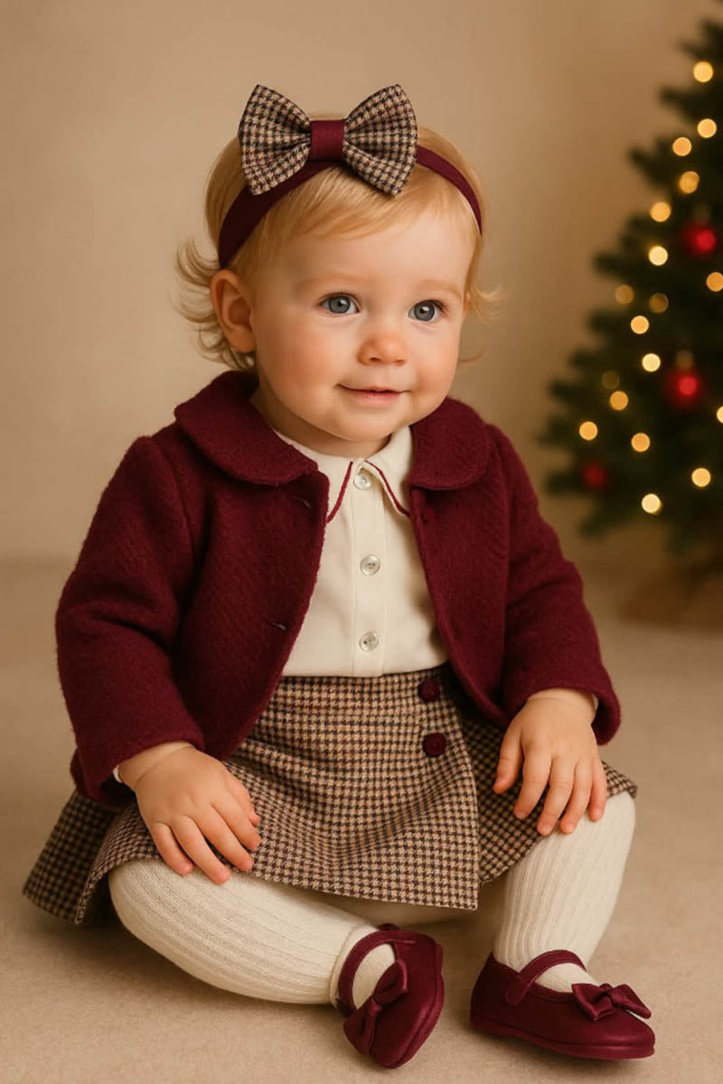 Cappottino in tessuto bouclè con colletto e tasche