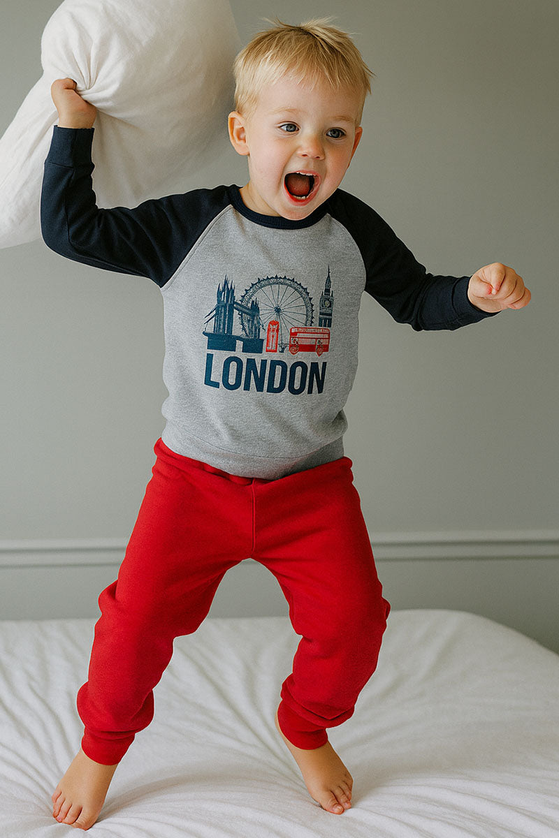 Pigiama in caldo cotone con stampa, maniche raglan e pantalone in contrasto