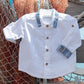 Camicia a  manica lunga in tela di cotone con inserti in tela rigata, bottoni in contrasto in legno e maniche regolabili