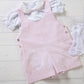 Completo 2 pezzi: Body in jersey elasticizzato con colletto in pizzo sangallo, profilo in contrasto e maniche a palloncino + Salopette in tela di cotone