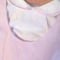 Completo 2 pezzi: Body in jersey elasticizzato con colletto in pizzo sangallo, profilo in contrasto e maniche a palloncino + Salopette in tela di cotone