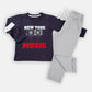 Completo 2 pezzi : T-shirt manica lunga in cotone elasticizzato con stampa + pantalone in felpina con tasche e risvolti