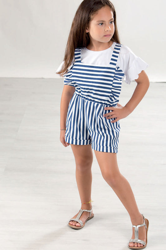 Salopette a pantaloncino in felpina rigata con balze e risvolti + t-shirt in jersey cotone con balze