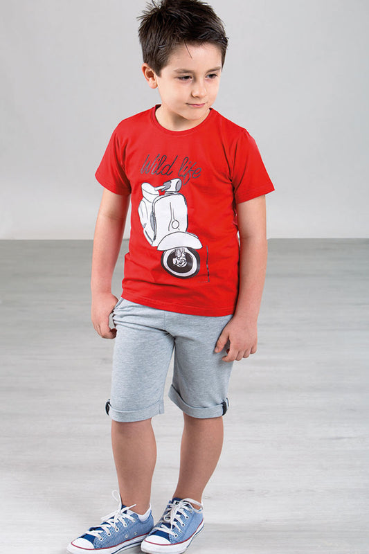 Completo mezza manica in cotone elasticizzato con stampa e pantaloncino in felpina fantasia stelle con risvolti e tasche