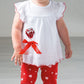 Completo: t-shirt in cotone con taglio carrè, paillettes reversibili e fiocco applicato + pinocchietto in cotone elasticizzato fantasia cuori con fiocchi sul fondo