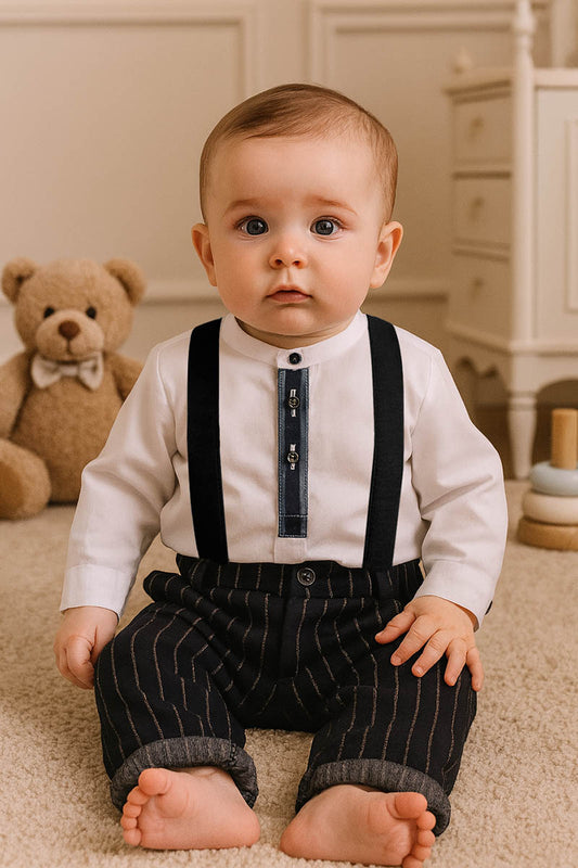 Completo 2 pezzi: Camicia in tela di cotone e Pantalone con bretelle in tessuto gessato modello con cavallo sceso e tasche