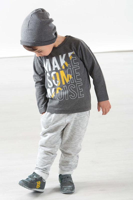 Completo in felpa garzata elasticizzata con stampa e pantalone con tasche