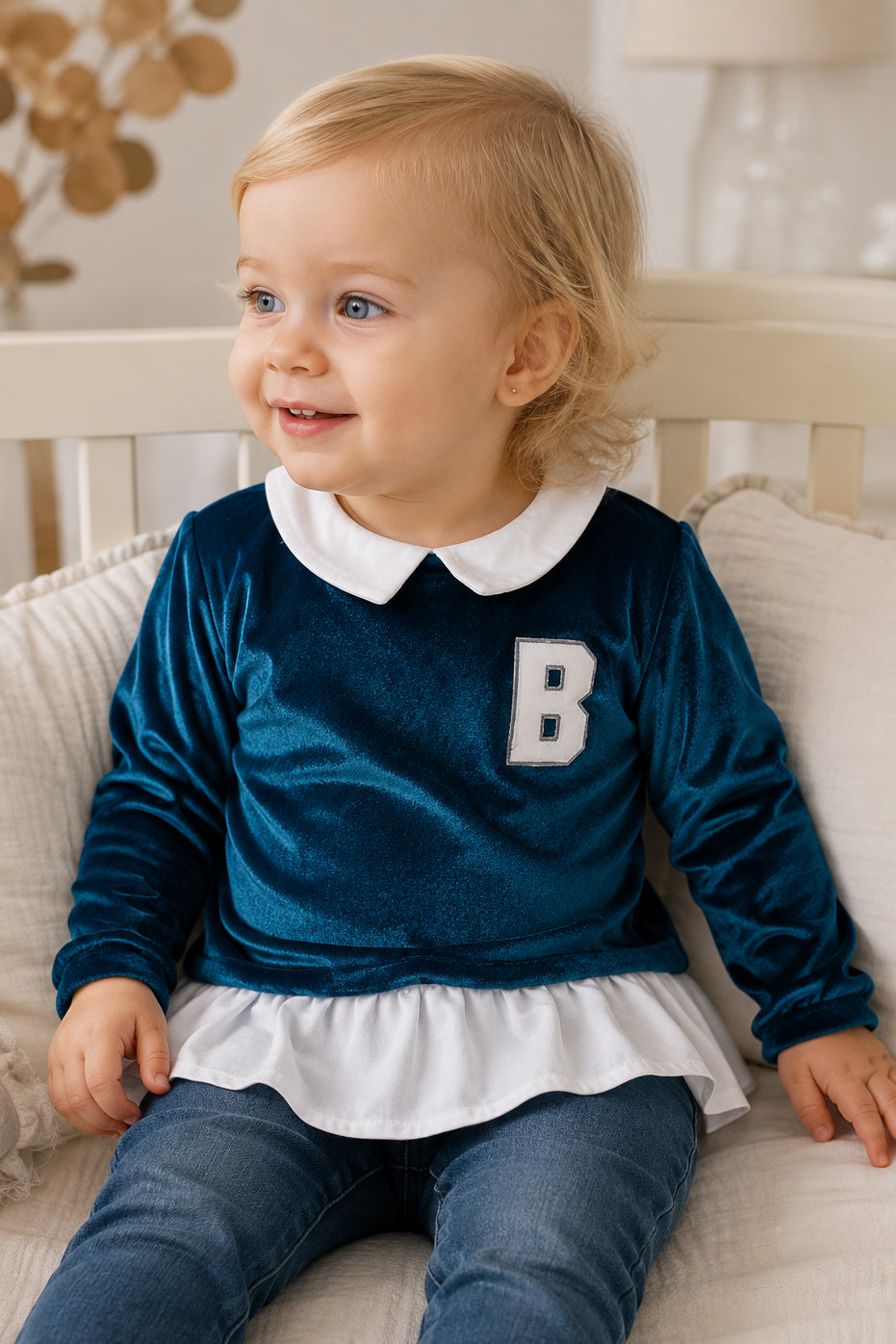 Maglia in velluto con inserti in tela di cotone effetto camicia, ricamo lato cuore con inserto in ecopelliccia