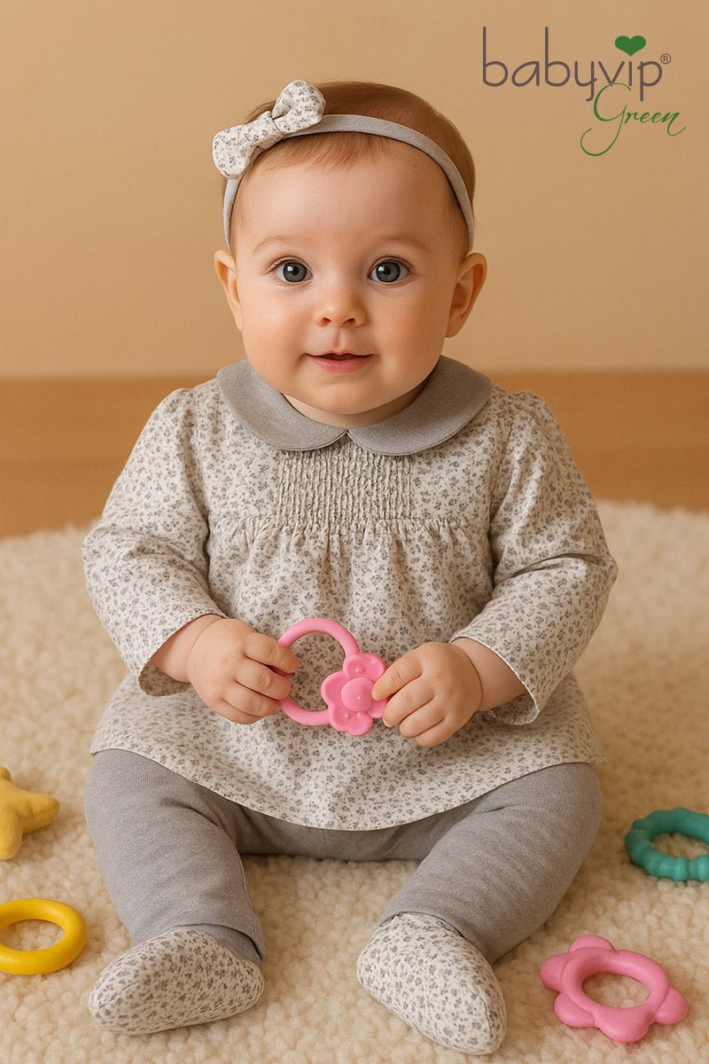 Completo 2 pezzi in cotone organico fantasia floreale con punto smock, maniche a sbuffo ed inserti in caldo cotone organico a contrasto